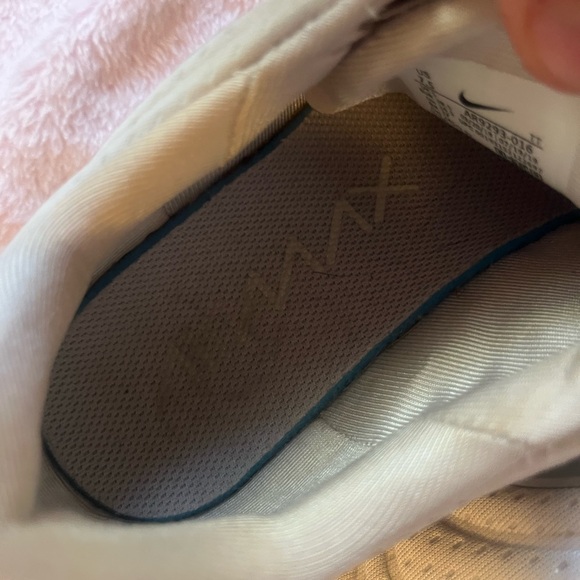 Nike Airmax 720 - Picture 5 of 7